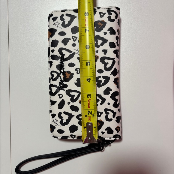 Betsey Johnson heart leopard print wallet wristlet - Picture 5 of 7